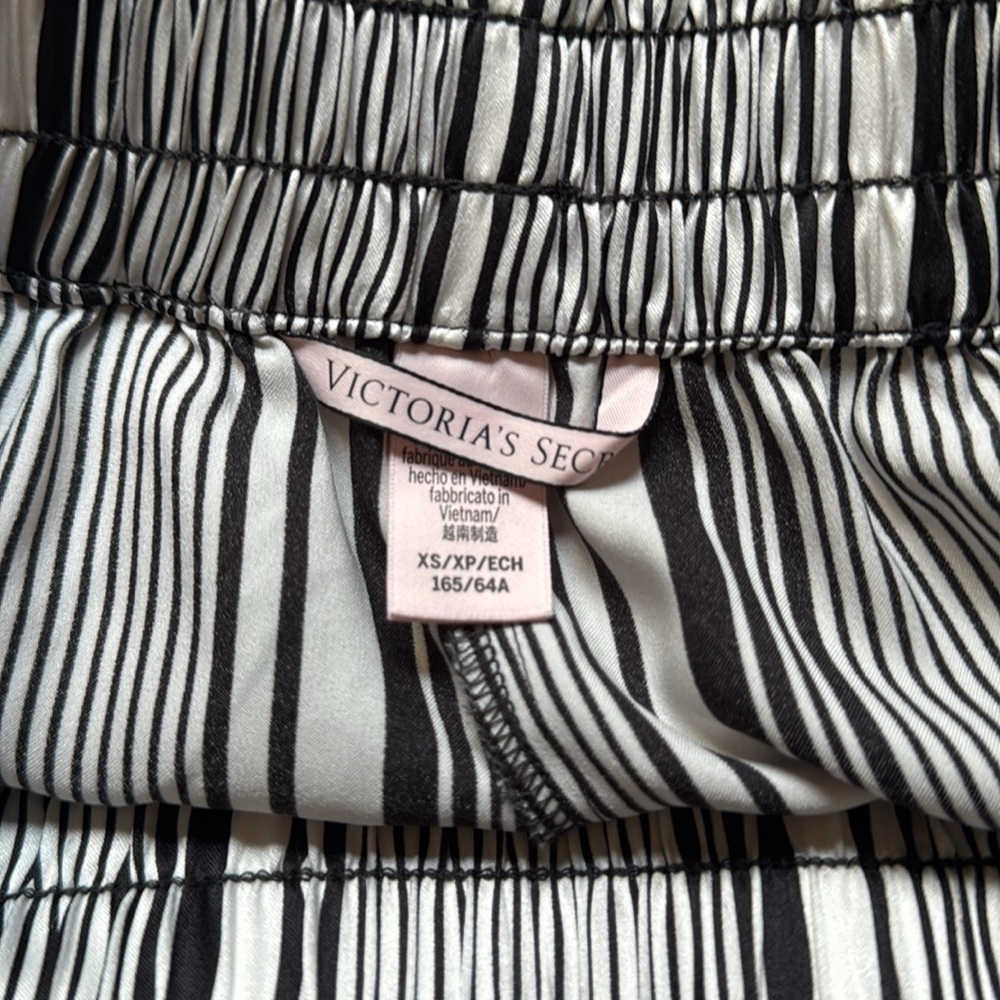 NWOT! Striped Black and White Women's Shorts - Picture 3 of 4